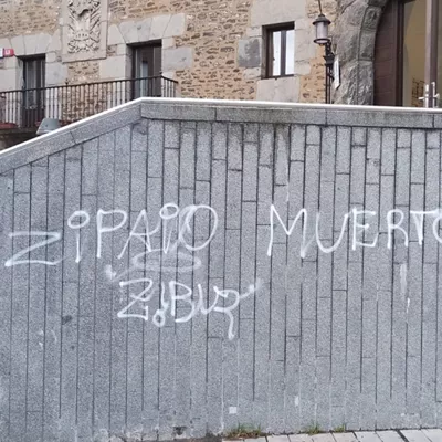 Amurrio Ertzaintzaren aurkako pintaketak