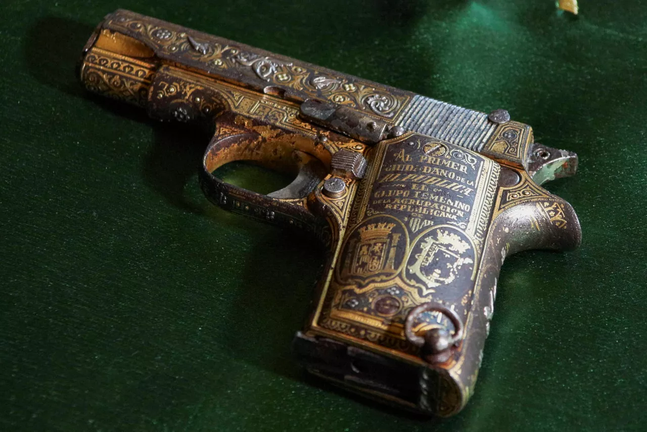 Recuperada la pistola que Eibar regaló a Niceto Alcalá Zamora en 1932