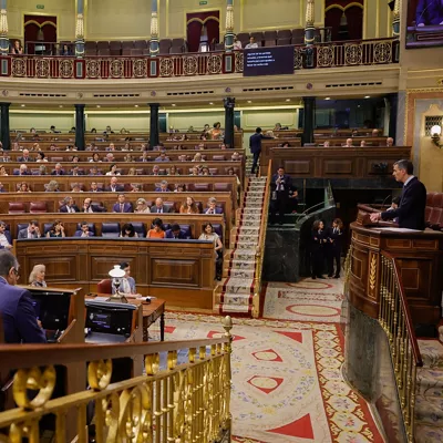 MADRID, 09/07/2025.- El presidente del Gobierno, Pedro Sánchez, interviene desde la tribuna de oradores en el pleno en el Congreso de los Diputados en Madrid, este miércoles. EFE/ Zipi
