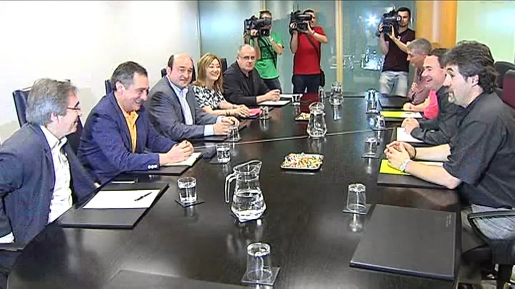 MAM-eko argazkia: pnv-bildu-bilera-reunion_