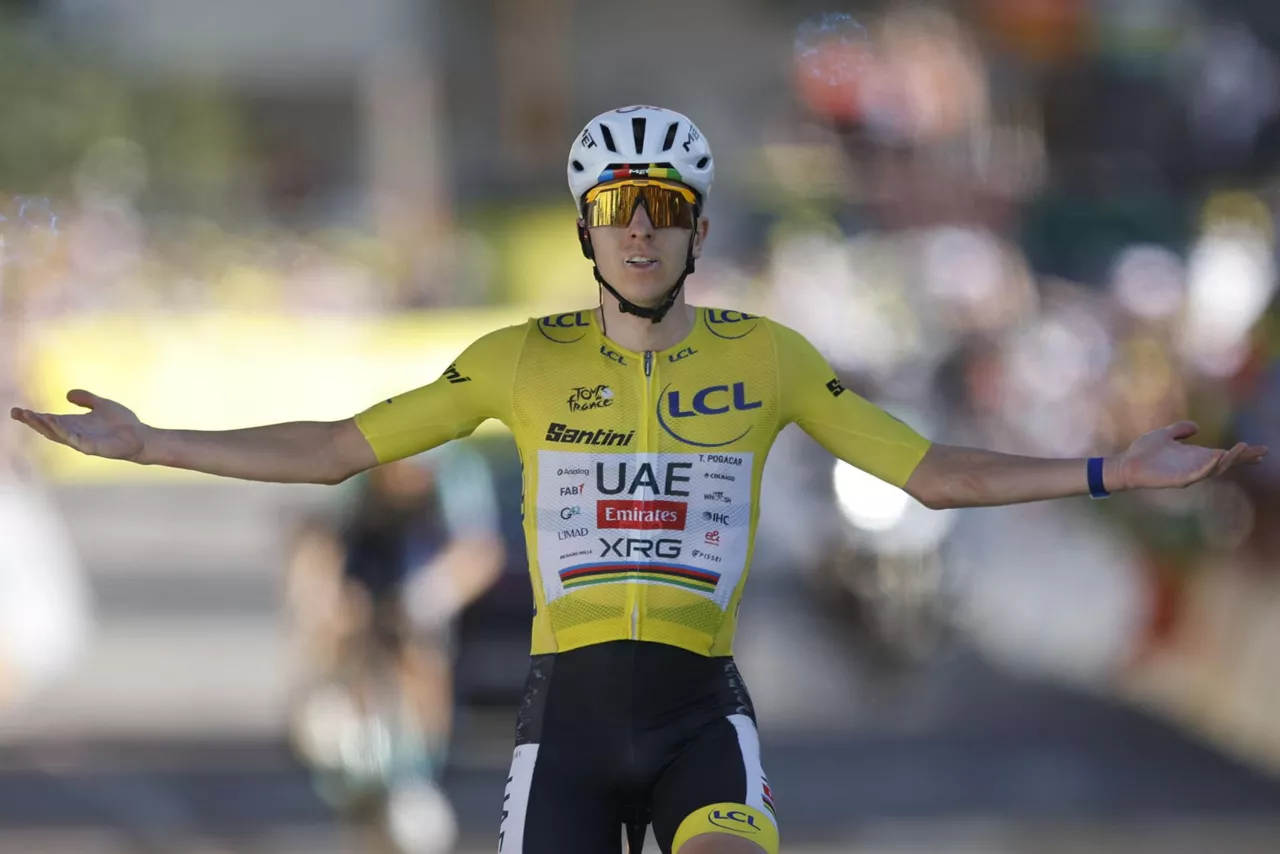 (France), 24/07/2026.- Slovenian cyclist Tadej Pogacar of UAE Team Emirates XRG celebrates winning Stage 19 of the Tour de France over 127.9km from Gap to Alpe d'Huez, France, 24 July 2026. (Ciclismo, Francia) EFE/EPA/YOAN VALAT
