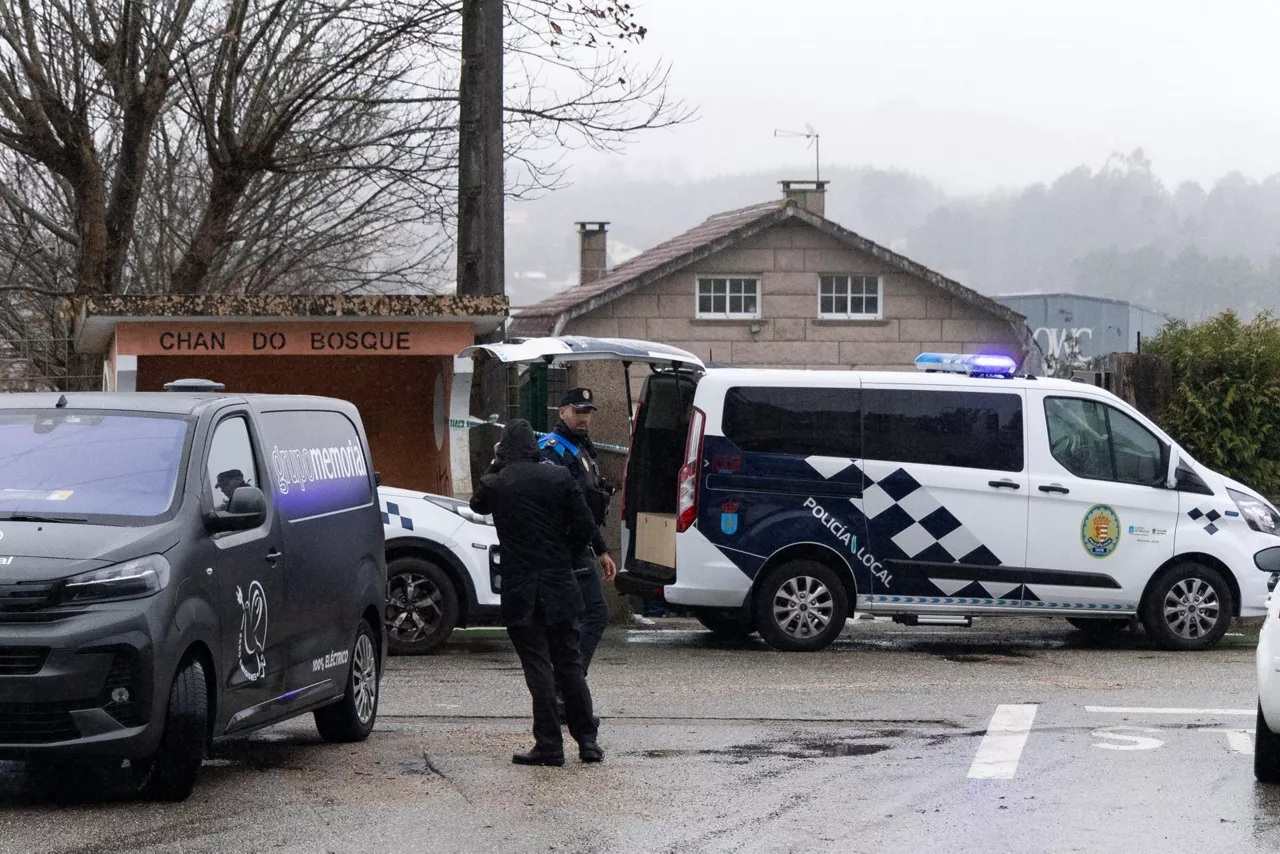 MOS (PONTEVEDRA), 01/02/2026.- Una mujer de 52 años ha sido asesinada este domingo en la localidad pontevedresa de Mos, presuntamente por su pareja, un hombre de 57 años a quien busca la Guardia Civil como supuesto autor del crimen. EFE/ Salvador Sas
