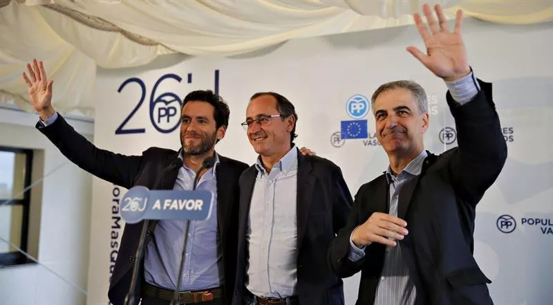 Borja Semper, Alfonso Alonso y Leopoldo Barreda. EFE