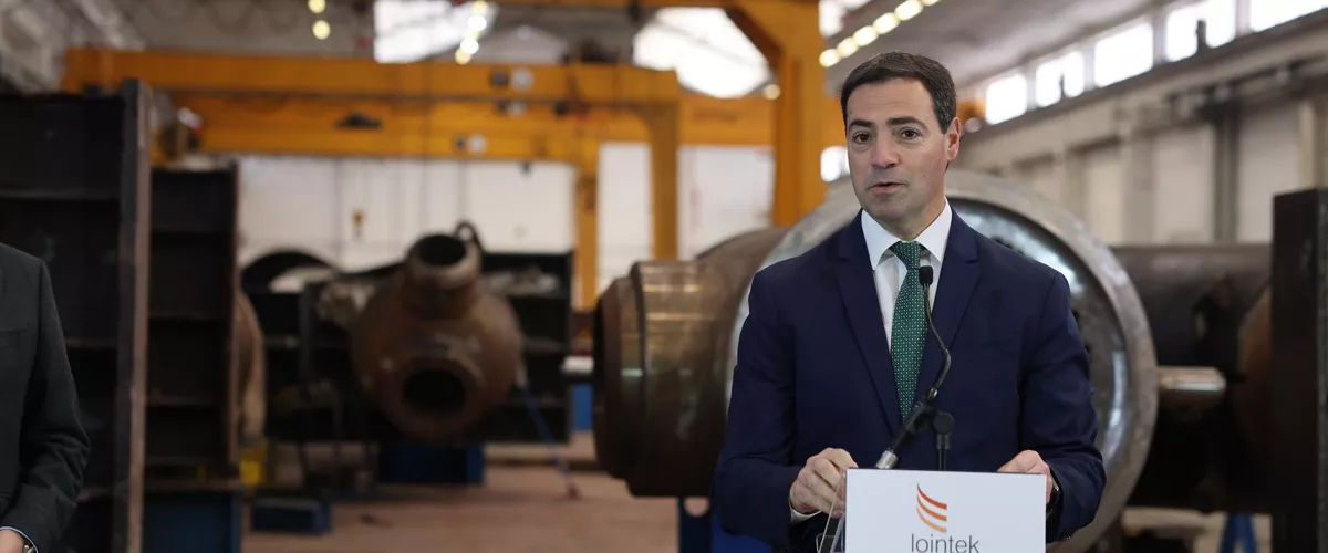 Imanol Pradales durante su visita a  Lointek