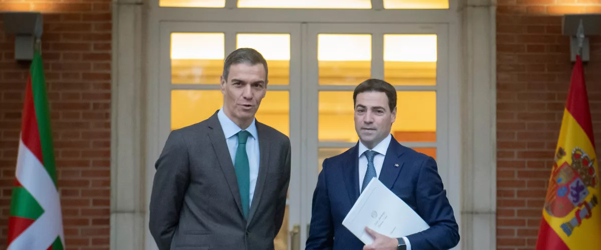 (Foto de ARCHIVO)

El presidente del Gobierno, Pedro Sánchez (i), recibe al lehendakari, Imanol Pradales (d), en el Complejo de la Moncloa, a 27 de enero de 2026, en Madrid (España). Pradales, y Sánchez han analizado asuntos de interés común, antes de concretar el encuentro bilateral que tienen pendiente para cerrar los compromisos pendientes de cumplimiento, entre ellos la culminación del Estatuto de Gernika, con el traspaso de la totalidad de materias contempladas para Euskadi en el texto estatutario.



Fernando Sánchez / Europa Press

27/1/2026