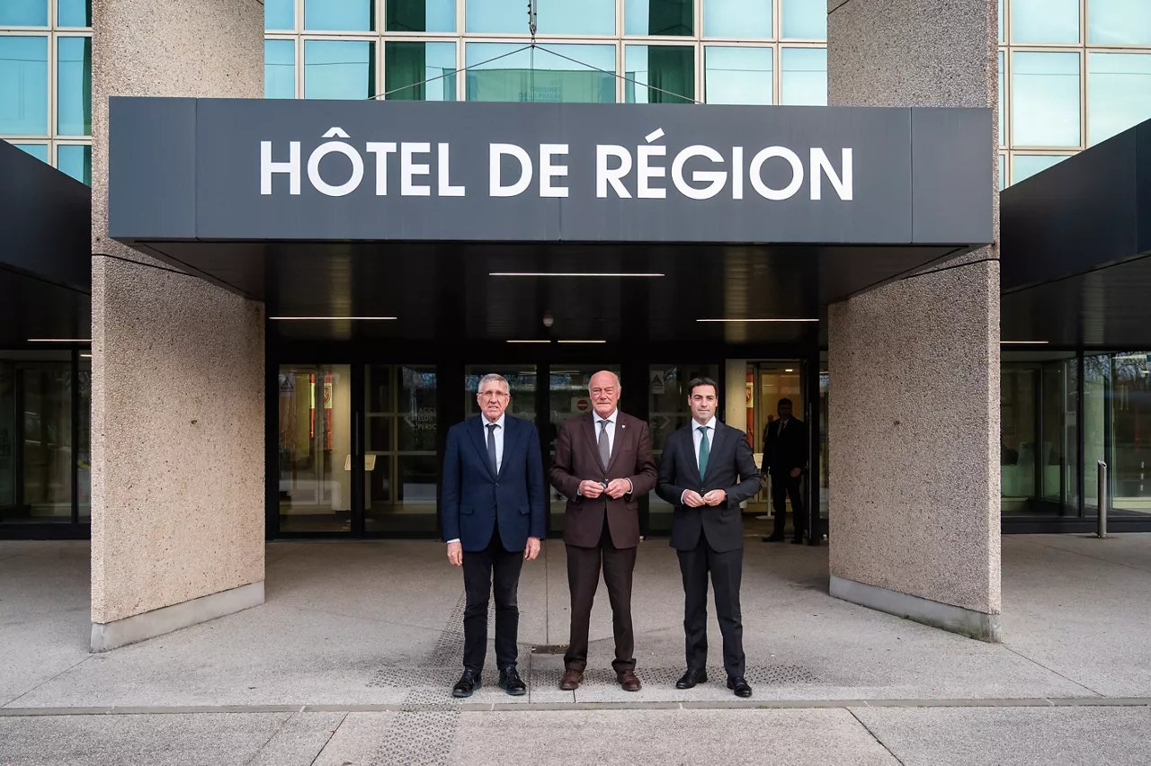 Imanol Pradales lehendakaria Ardatz Atlantikoaren koordinatzailearekin bildu da Burdeosen (Frantzia), Abiadura Handiko Trenaren lanak azkartzeko