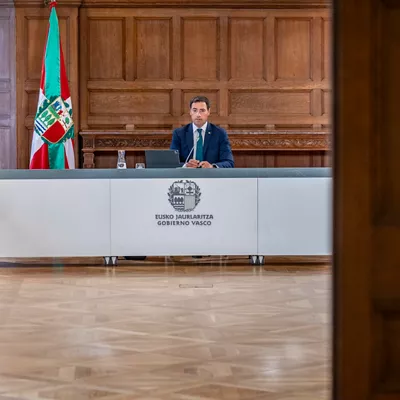 SAN SEBASTIÁN, 27/08/2026.- El lehendakari, Imanol Pradales, ha dado inicio este jueves al curso político vasco con su tradicional intervención tras presidir la primera reunión del Consejo de Gobierno del Ejecutivo autonómico vasco después de las vacaciones de verano que, como cada año, tiene lugar en San Sebastián. EFE/Javier Etxezarreta
