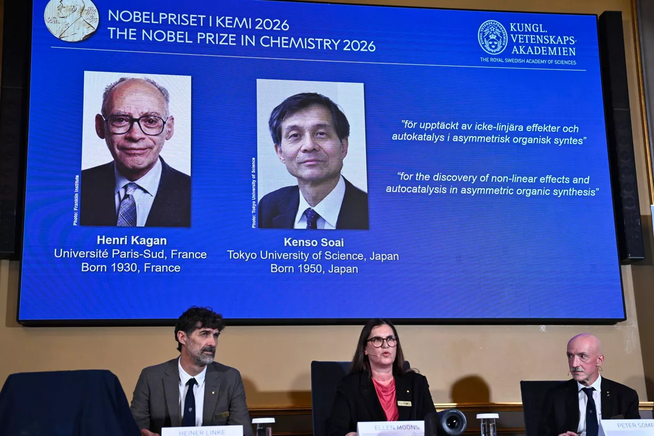 STOCKHOLM (Sweden), 07/10/2026.- Members of the Nobel Committee for Chemistry announce the Nobel Prize in Chemistry 2026 recipients Kenso Soai and Henri B. Kagan during a press conference at the Royal Swedish Academy of Sciences in Stockholm, Sweden, 07 October 2026. (Suecia, Estocolmo) EFE/EPA/FREDRIK SANDBERG SWEDEN OUT
