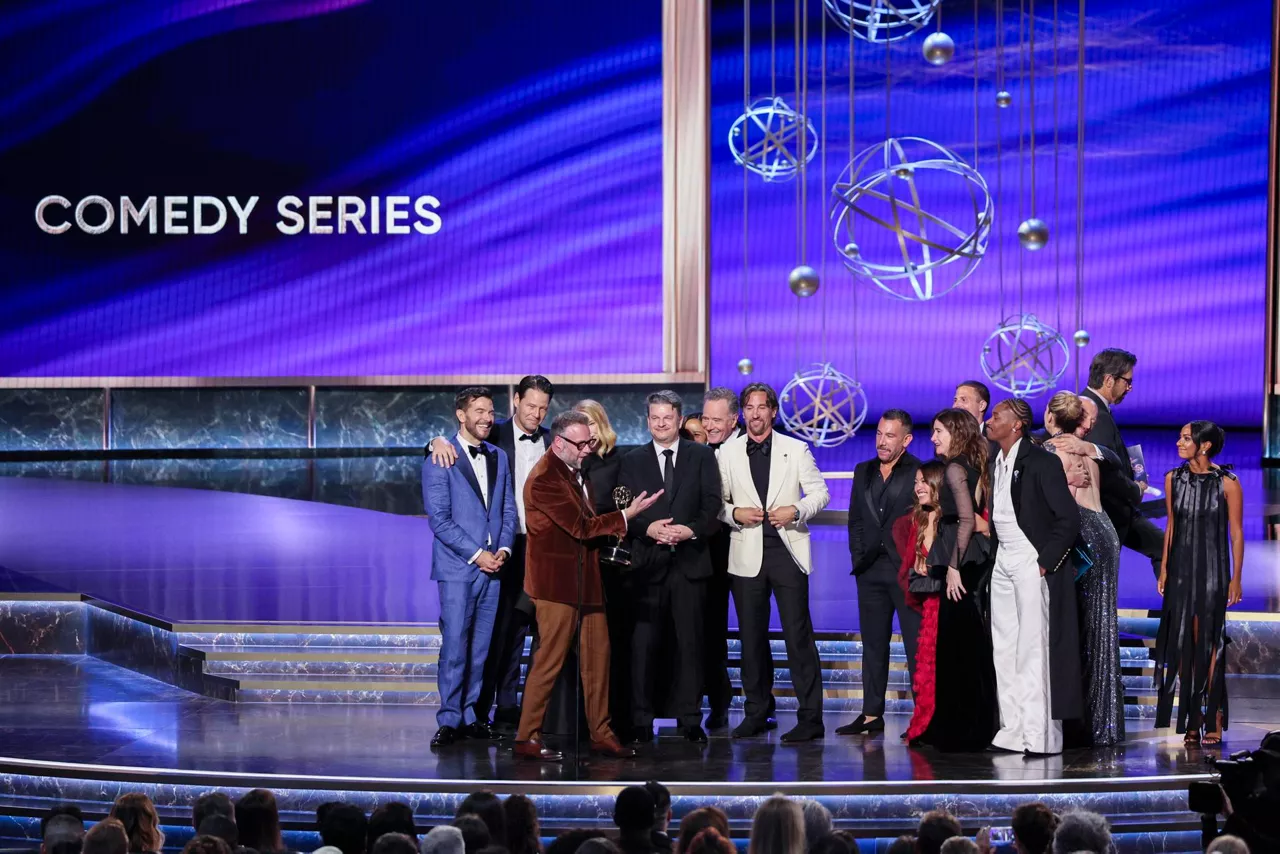 Seth Rogan junto al equipo de "The Studio" en la ceremonia de los Premios Emmy. Foto: EFE
