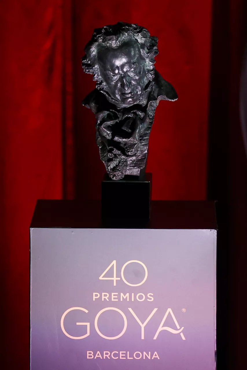 MADRID, 13/01/2026.- Una estatuilla de los galardones durante el acto para dar a conocer las nominaciones a los Premios Goya, este martes en la Academia de Cine, en Madrid. EFE/ Víctor Lerena
