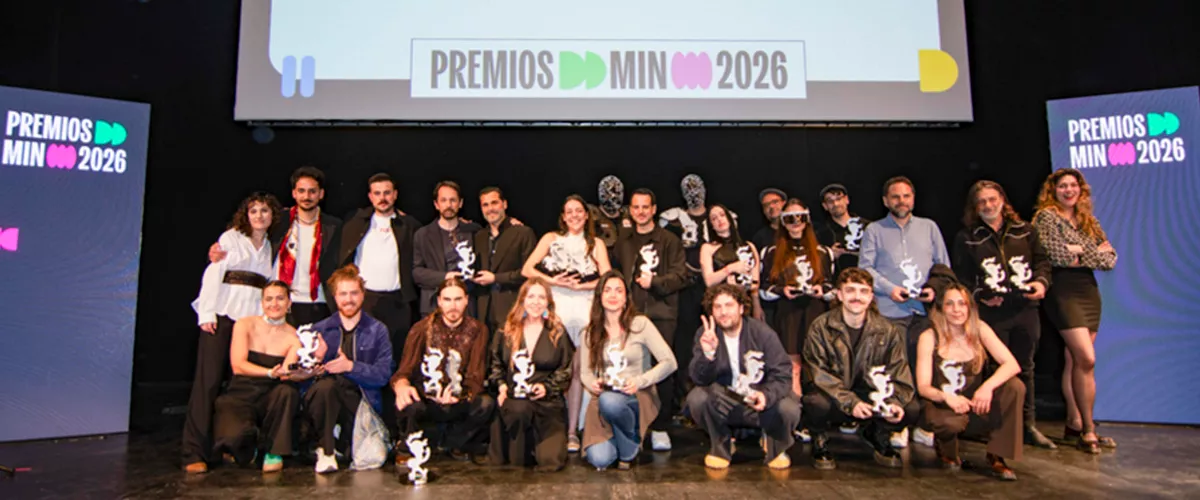 Foto de familia de ganadores y ganadoras de los premios MIN de la música independiente 2026.