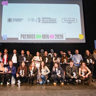 Foto de familia de ganadores y ganadoras de los premios MIN de la música independiente 2026.
