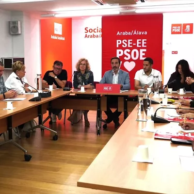 Reunión del PSE-EE de Álava



REMITIDA / HANDOUT por PSE-EE

Fotografía remitida a medios de comunicación exclusivamente para ilustrar la noticia a la que hace referencia la imagen, y citando la procedencia de la imagen en la firma

26/9/2026