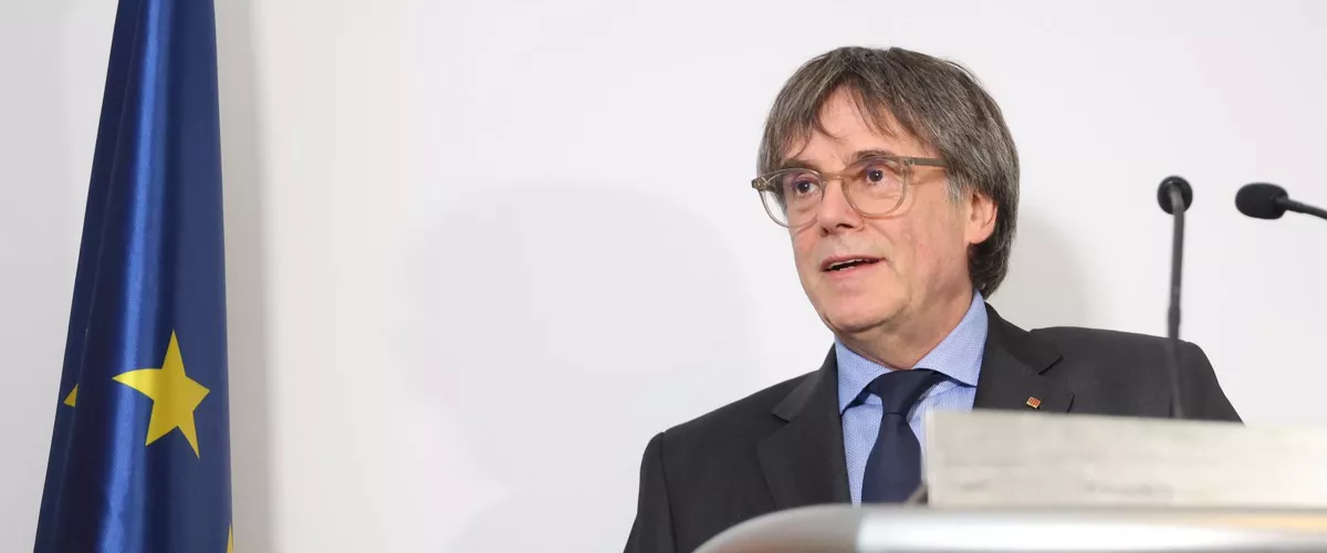 WATERLOO (Belgium), 06/10/2026.- Former Catalan regional president Carles Puigdemont delivers an institutional statement at the Casa de la Republica in Waterloo, Belgium, 06 October 2026. Spains Supreme Court lifted the arrest warrant against Puigdemont earlier in the day after the Constitutional Court ruled that the amnesty law applies to embezzlement linked to the Catalan independence process, paving the way for his return to Spain after nearly nine years in Belgium. (Bélgica, España) EFE/EPA/OLIVIER HOSLET
