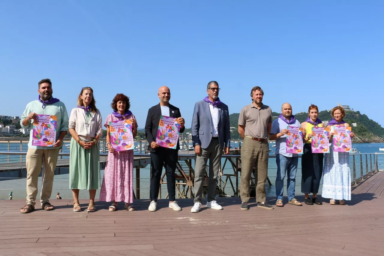 El punto morado del Boulevard de San Sebastián reabre para prevenir y atender casos de violencia sexista en Aste Nagusia.



REMITIDA / HANDOUT por AYUNTAMIENTO.

Fotografía remitida a medios de comunicación exclusivamente para ilustrar la noticia a la que hace referencia la imagen, y citando la procedencia de la imagen en la firma

07/8/2025