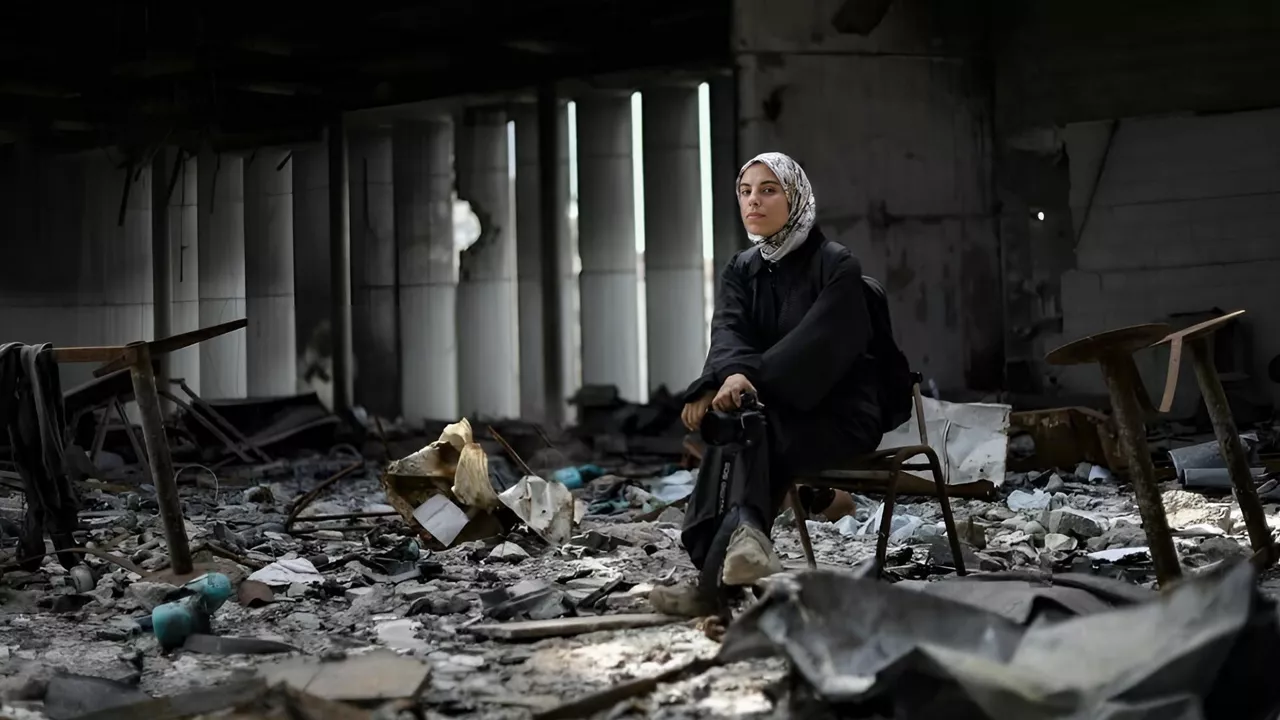 'Put Your Soul on Your Hand and Walk'. 
La película que se podrá ver en Zinemakumeak Gara relata los efectos del conflicto palestino a través de videollamadas de la directora iaraní Sepideh Farsí con la periodista Fatma Hassona.