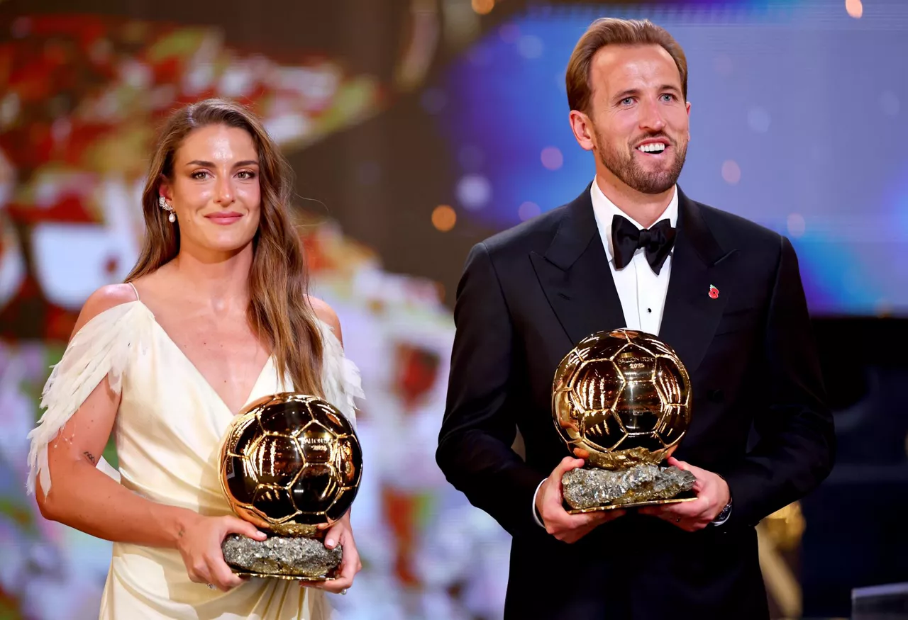 LONDON (United Kingdom), 27/10/2026.- Women's Ballon d'Or winner Alexia Putellas and Men's Ballon d'Or winner Harry Kane pose with their trophies at the end of the 2026 Ballon d'Or awards ceremony at the London Palladium Theatre, London, Great Britain, 26 October 2026. It is the 70th edition of the annual ceremony. (Gran Bretaña, Reino Unido, Londres) EFE/EPA/TOLGA AKMEN
