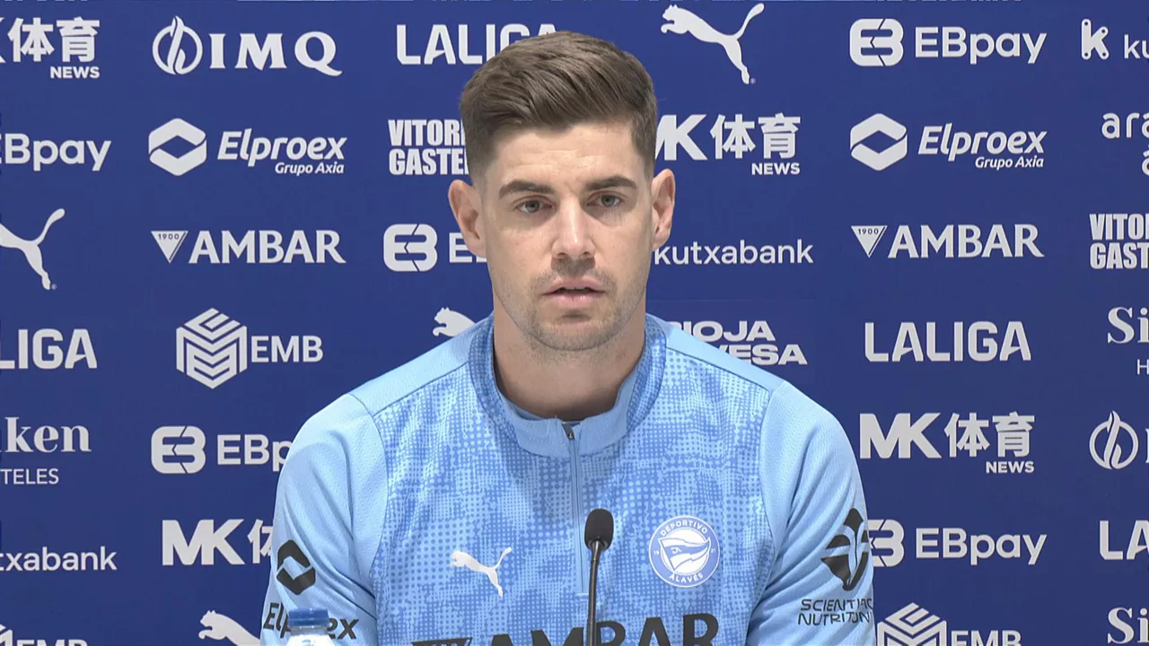 Raul Fernandez Alaveseko atezaina, Realaren aurkako Errege Kopako finalaurrekoaz.