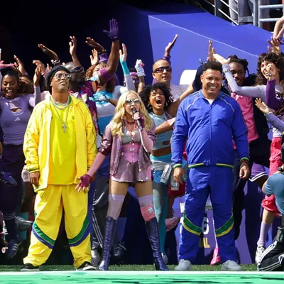 EAST RUTHERFORD (United States), 19/07/2026.- US singer Madonna (C) performs flanked by former Brazilian soccer players Ronaldinho (L) and Ronaldo during the halftime show during the FIFA World Cup 2026 final match Spain against Argentina, in New Jersey, USA, 19 July 2026. (Mundial de Fútbol, España) EFE/EPA/CHRISTOPHER NEUNDORF
