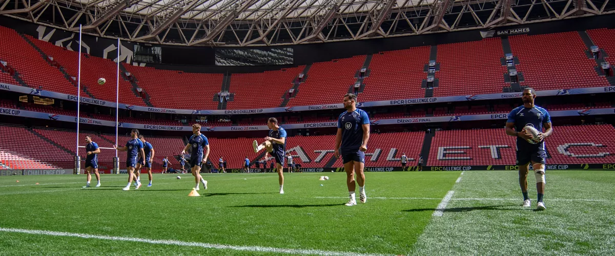 . BILBAO, 21/05/2026.- Los jugadores del Montpellier Hérault Rugby francés, este jueves durante el entrenamiento en el estadio de San Mamés, previo a la final de la Challenge Cup que disputarán el viernes ante el Ulster Rugby irlandés. EFE/Javier Zorrilla
