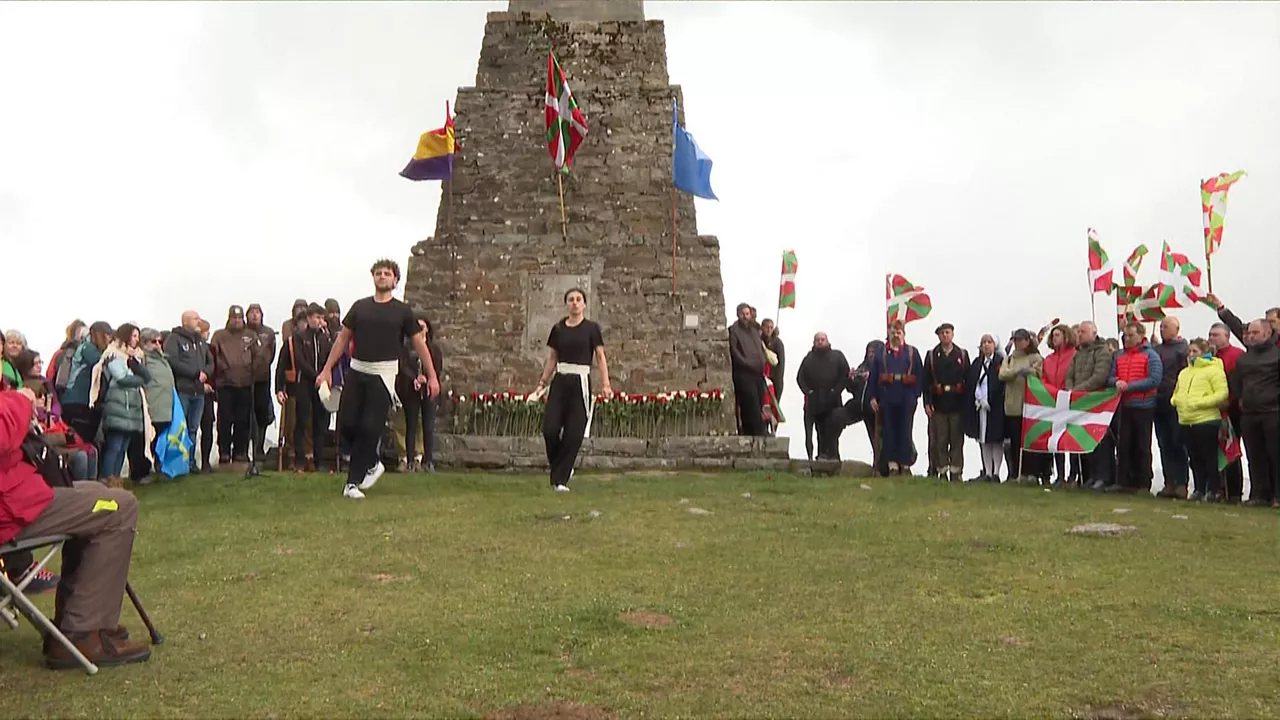 Saibigain mendiko batallan desagertutako gudari eta milizianoei omenaldia egin zaie gaur