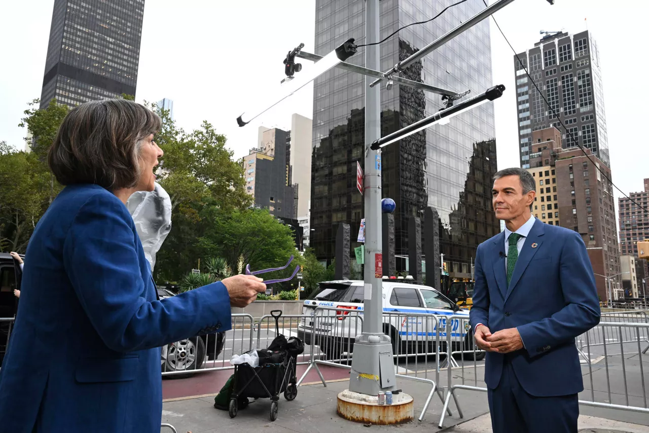 NUEVA YORK (ESTADOS UNIDOS), 22/09/2026.- El presidente del Gobierno, Pedro Sánchez, en una entrevista con la CNN con motivo de su participación en la apertura del nuevo periodo de sesiones de la Asamblea General de la ONU. EFE/Pool Moncloa/Borja Puig de la Bellacasa SÓLO USO EDITORIAL, PERMITIDO SU USO SÓLO EN RELACIÓN A LA INFORMACIÓN QUE APARECE EN EL PIE DE FOTO (CRÉDITO OBLIGATORIO)
