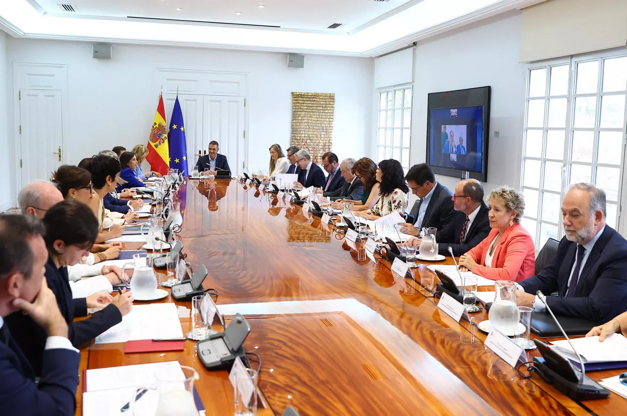 MADRID, 25/08/2026.- El presidente del Gobierno, Pedro Sánchez, ha presidido este martes la reunión extraordinaria del Consejo de Seguridad Nacional, en el Complejo de la Moncloa. EFE/ Fernando Calvo **SOLO USO EDITORIAL/SOLO DISPONIBLE PARA ILUSTRAR LA NOTICIA QUE ACOMPAÑA (CRÉDITO OBLIGATORIO)***
