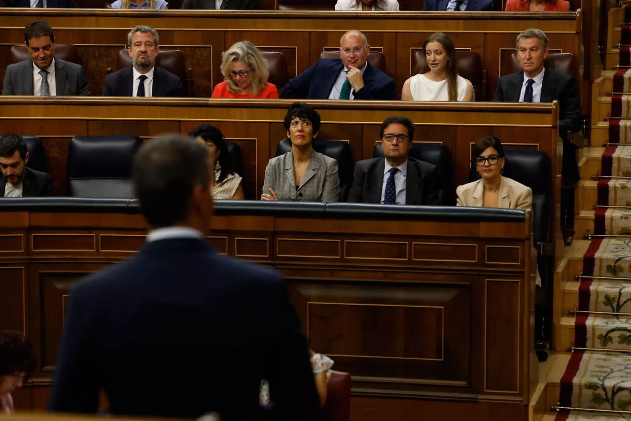 MADRID, 09/09/2026.- El presidente del Gobierno, Pedro Sánchez de espaldas, interviene durante la primera sesión de control del Congreso del curso político, este miércoles. EFE/ J.J. Guillén
