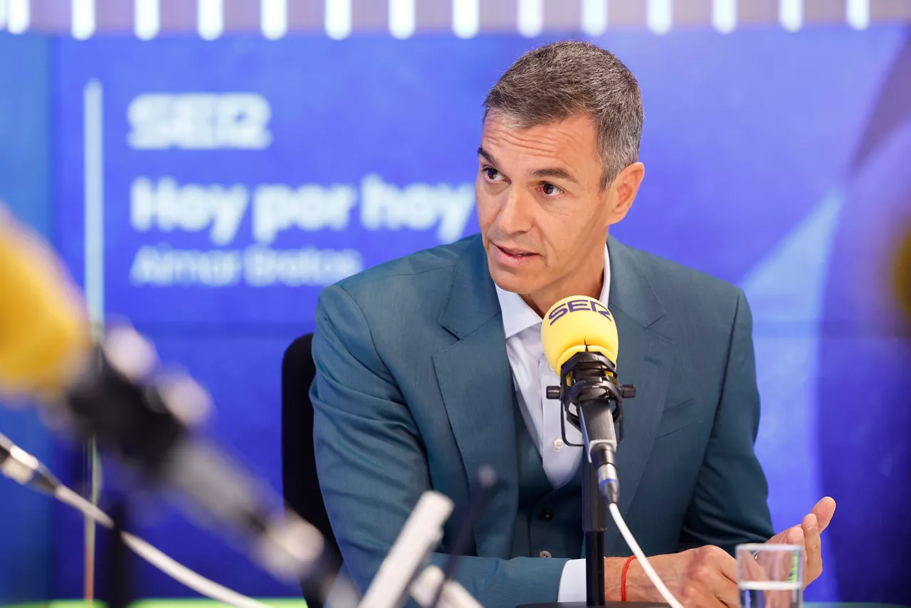 MADRID, 31/08/2026.- El presidente del Gobierno, Pedro Sánchez, ha asegurado este lunes que tanto el Centro del Inteligencia como la Policía Nacional disponían de "informes de situación" en la frontera de Ceuta en días previos, pero no de la "magnitud" ni la "gravedad" de lo aconteció los días 30 y 31 de julio.En una entrevista en la cadena Ser, el presidente ha explicado que en días previos a la entrada masiva de unos 72.000 migrantes en Ceuta, se celebraron diferentes reuniones entre las instituciones ceutíes y administración general encabezadas por la Delegación del Gobierno. EFE/SER/Luis Miguel González **SOLO USO EDITORIAL/SOLO DISPONIBLE PARA ILUSTRAR LA NOTICIA QUE ACOMPAÑA (CRÉDITO OBLIGATORIO)***
