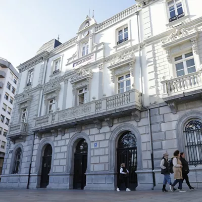 SANTURCE (BIZKAIA), 12/02/2026.- Vista general del Ayuntamiento de Santurtzi (Bizkaia) este jueves, jornada en que la alcaldesa de la localidad, Karmele Tubilla (PNV), ha renunciado al cargo por "razones personales, familiares y políticas", y se ha mostrado convencida de estar siendo utilizada por el resto de fuerzas políticas para perjudicar la imagen de su partido. EFE/ Miguel Toña
