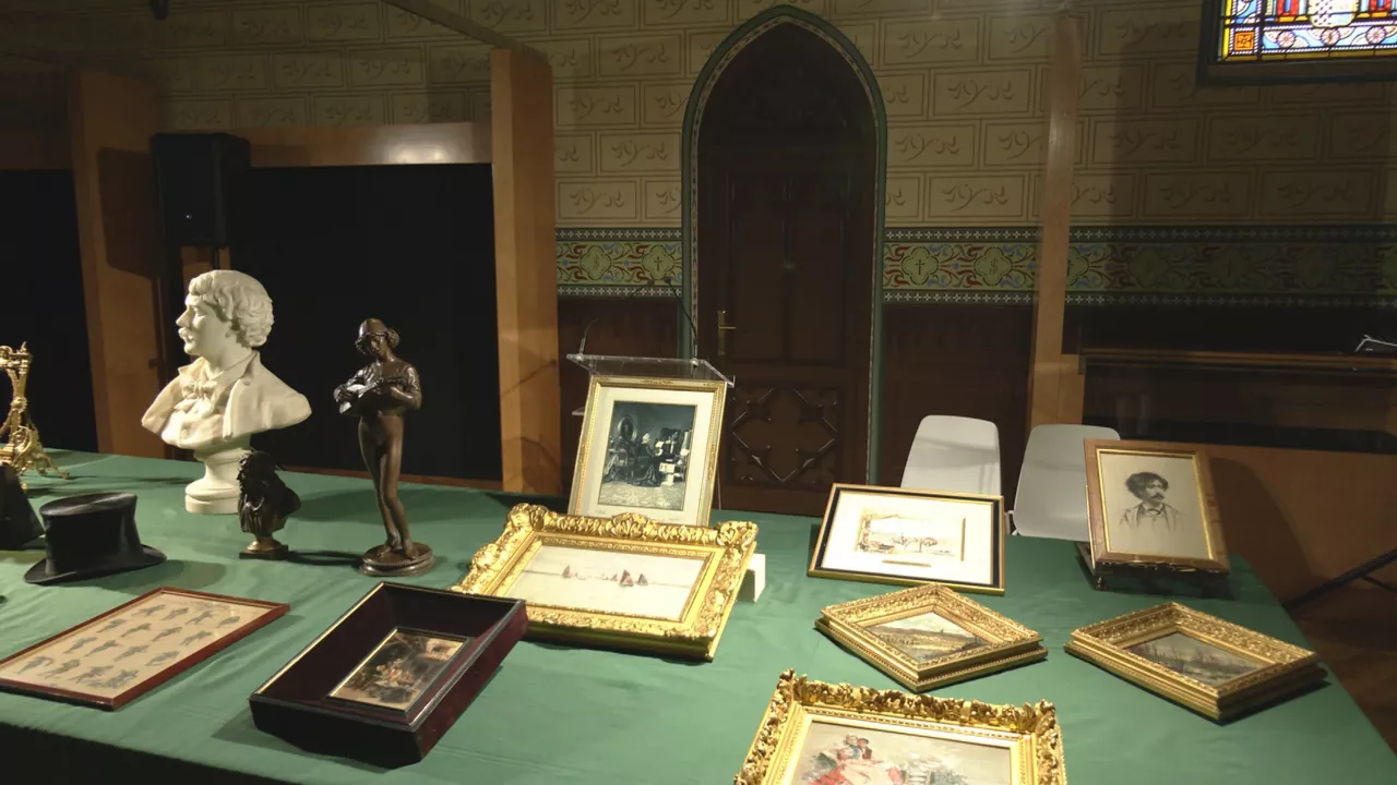 Galdutzat zituzten Pablo Sarasateren hainbat objektu topatu dituzte Iruñean. 