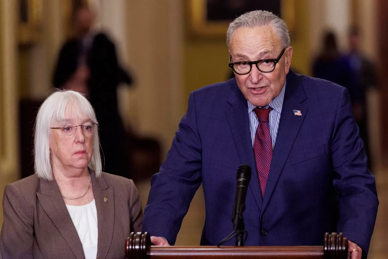Washington (United States), 13/01/2026.- US Senate Minority Leader Chuck Schumer (R) and US Senator Patty Murray (L) during a press conference at the US Capitol, Washington, DC, USA, 13 January 2026. EFE/EPA/WILL OLIVER
