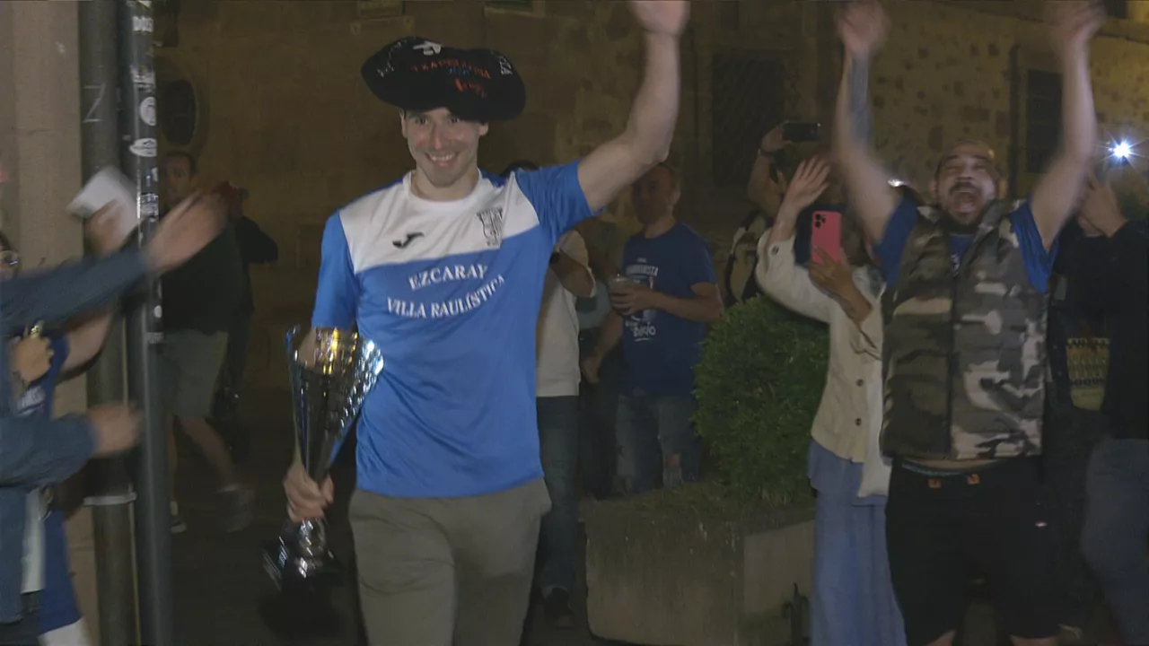 Dario Gomez, Buruz Buruko txapelduna