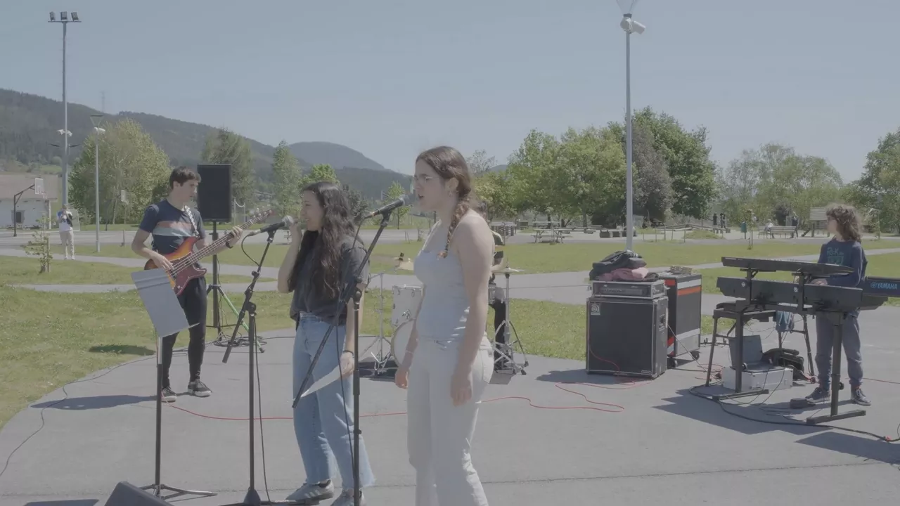 Señeak Bizkaia Rock Kanpusak euskal artistekin ikasteko aukera eskaintzen die 14 eta 17 urte bitarteko gazteei