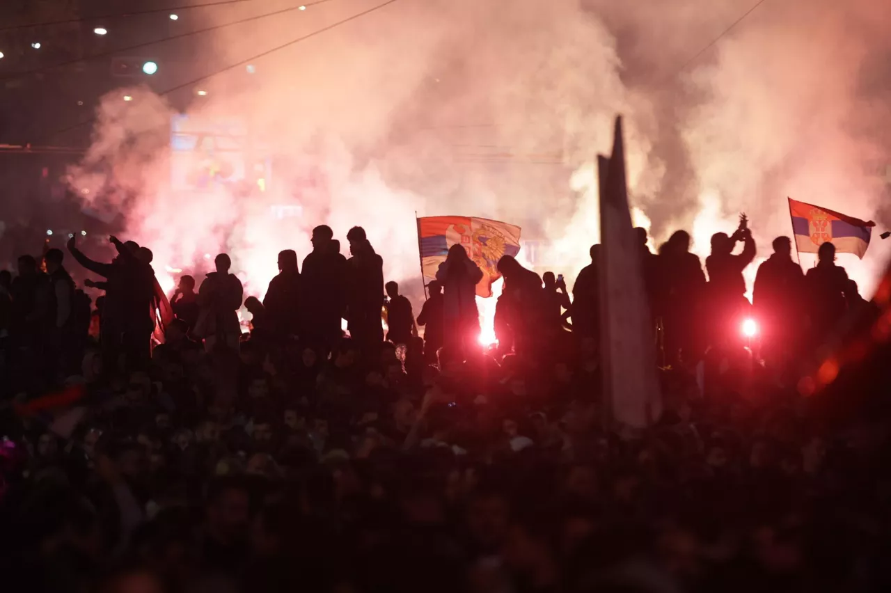 BELGRADE (Serbia), 25/10/2026.- Supporters of the 'Student List' celebrate after the parliamentary elections in Belgrade, Serbia, 25 October 2026. Roughly 6.5 million eligible voters were called to the polls in a snap parliamentary election to choose lawmakers for a four-year term. (Elecciones, Belgrado) EFE/EPA/ANDREJ CUKIC
