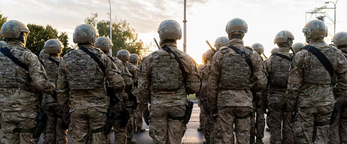 (Foto de ARCHIVO)

August 11, 2024, Warsaw, Poland: NIL Military Unit commandos seen during a rehearsal for the National Army Day, celebrated annually on August 15. Minister of National Defense of the Republic of Poland Wladyslaw Kosiniak-Kamysz held a press conference after the rehearsal of the upcoming military parade, which will be attended by over 2,500 soldiers from all branches of the Polish Armed Forces. The event will be attended by 86 warrant officers and almost 100 soldiers from allied forces, including representatives of the United States, Great Britain and Romania, as well as delegations from Eurocorps and the NATO Joint Force Training Center. The parade will showcase several modern military assets, including air shows with the participation of multiple aircraft and 220 units of the most modern equipment currently in service with the Polish Army. Among the highlights are the K2 Black Panther, a new generation Korean tank; Krab, a Polish 155 mm self-propelled howitzer; Kleszcz reconnaissance vehicle; Rak 120 mm self-propelled mortar; The K9 Thunder, a Korean self-propelled howitzer on a tracked chassis; the Rosomak, a domestically produced wheeled armored personnel carrier; the M1A1FEP Abrams, a modified tank for the Polish Army; the Himars missile launcher; the ?mija light reconnaissance vehicle; the Patriot medium-range air defense system; the Mala Narew short-range anti-aircraft missile system; the Borsuk IFV, a Polish infantry fighting vehicle; the Baobab-K, an automated Polish mine-laying vehicle; and the Black Hawk multi-purpose helicopter, used for transport and battlefield support.



Europa Press/Contacto/Marek Antoni Iwanczuk

11/8/2024