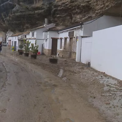 Setenil de las Bodegas convive con el miedo a los derrumbes y la curiosidad de los turistas