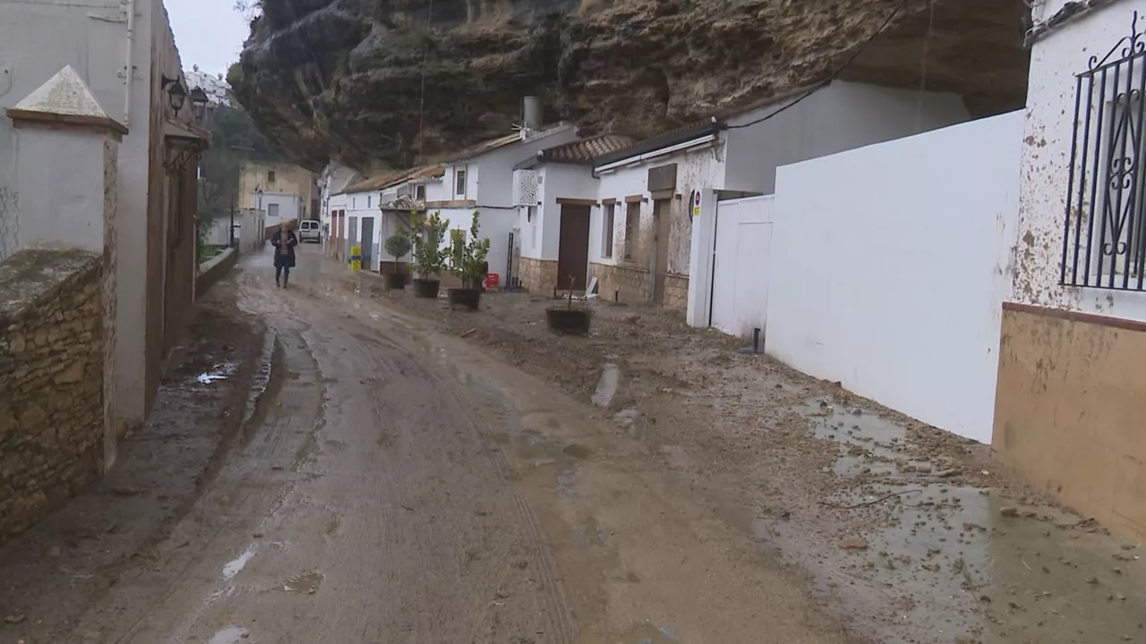 Setenil de las Bodegas convive con el miedo a los derrumbes y la curiosidad de los turistas