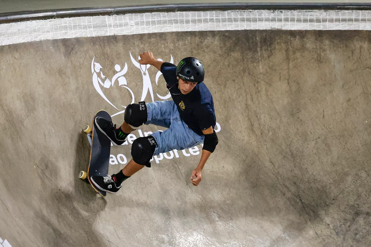 AME2100. SAO PAULO (BRASIL), 08/03/2026.- El español Egoitz Bijueska compite en la final de la categoría ‘Park’ del Campeonato Mundial de patinaje en tabla este domingo, en el Parque Candido Portinari, en São Paulo (Brasil). EFE/ Sebastiao Moreira
