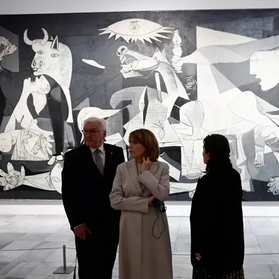 Frank Walter Steinmeier visita el "Guernica" de Picasso