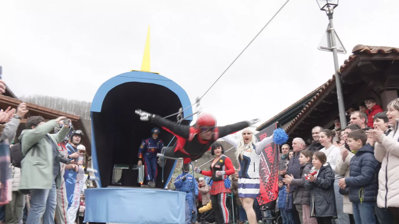 Sunbilla inauterietako karroza desfilea