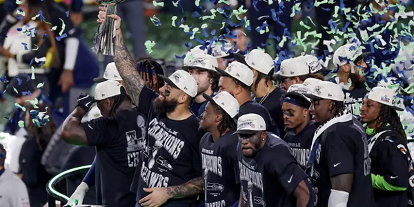 Seattle Seahawk taldeko jokalariak bere bigarren txapelketa ospatzen. Argazkia: EFE