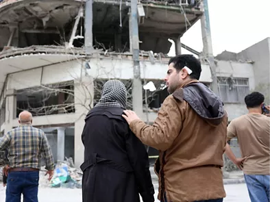 TEHRAN (IRAN(Islamic Republic Of)), 29/03/2026.- Locals react to their damaged residence next to a business building including Qatari Al Araby TV offices, after an airstrike in northern Tehran, Iran, 29 March 2026. A joint Israeli and US military operation continues to target multiple locations across Iran since the early hours of 28 February 2026. (Teherán) EFE/EPA/ABEDIN TAHERKENAREH 