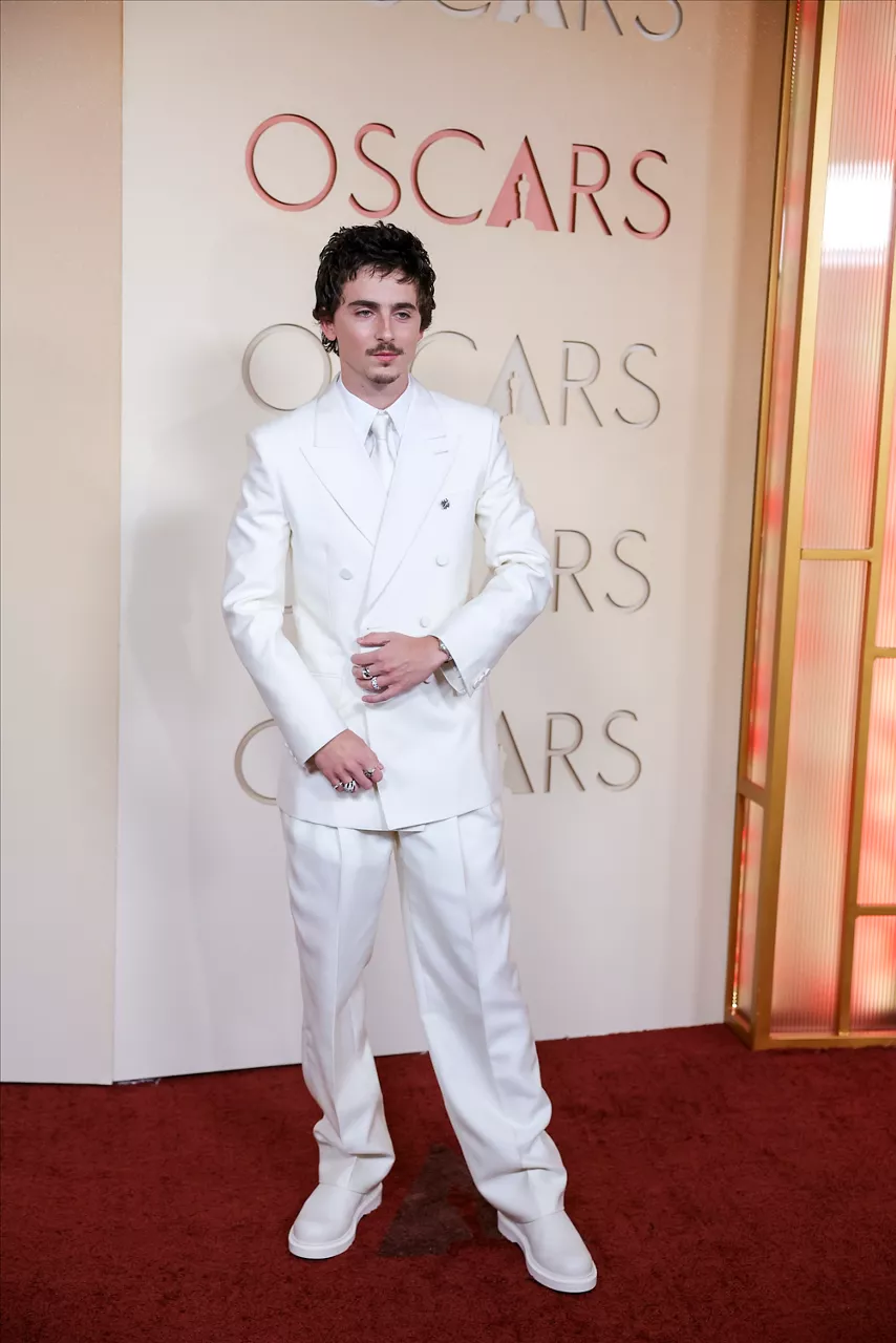 LOS ANGELES (United States), 15/03/2026.- US actor Timothee Chalamet arrives for the 98th annual Academy Awards ceremony at the Dolby Theatre in the Hollywood neighborhood of Los Angeles, California, USA, 15 March 2026. The Oscars are presented for outstanding individual or collective efforts in filmmaking in 24 categories. EFE/EPA/RYAN SUN
