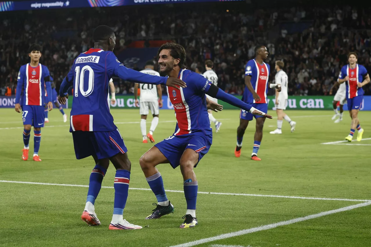 PARIS (France), 09/09/2026.- Ferran Torres (R) of PSG celebrates with Ousmane Dembele (L) after scoring the 5-0 goal during the UEFA Champions League league phase match Paris Saint-Germain against Slovan Bratislava, in Paris, France, 09 September 2026. (Liga de Campeones, Francia) EFE/EPA/YOAN VALAT
