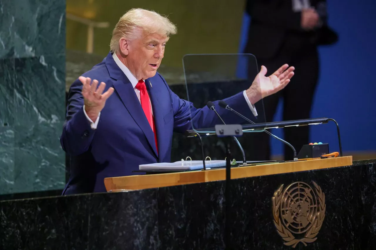 NEW YORK (United States), 23/09/2025.- US President Donald Trump speaks during the General Debate of the 80th session of the United Nations General Assembly (UNGA) at the United Nations headquarters in New York, New York, USA, 23 September 2025. (Nueva York) EFE/EPA/SARAH YENESEL
