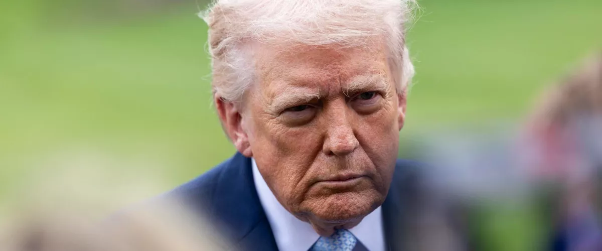 WASHINGTON (United States), 20/03/2026.- US President Donald J. Trump responds to a question from the news media as he walks to board Marine One on the South Lawn of the White House in Washington, DC, USA, 20 March 2026. EFE/EPA/SHAWN THEW / POOL
