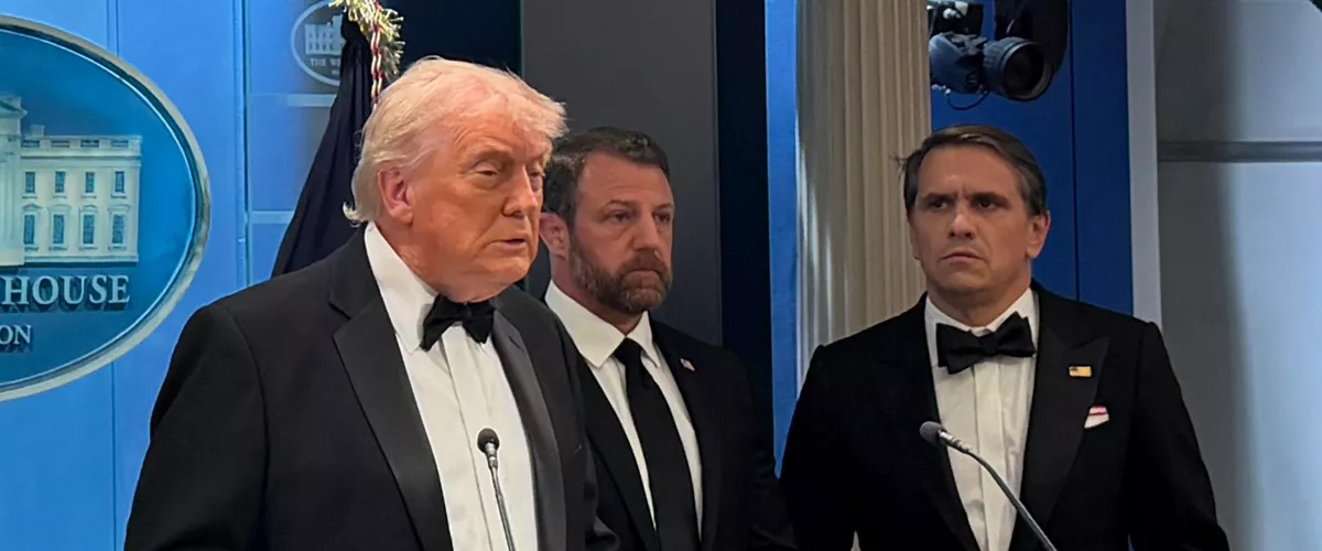 WASHINGTON (United States), 26/04/2026.- Guests outside the Washington Hilton after shots were fired outside the Washington Hilton ballroom hosting the White House Correspondents’ Association in Washington, DC, USA, 25 April 2026. The alleged shooter is in custody. EFE/EPA/WILL OLIVER
