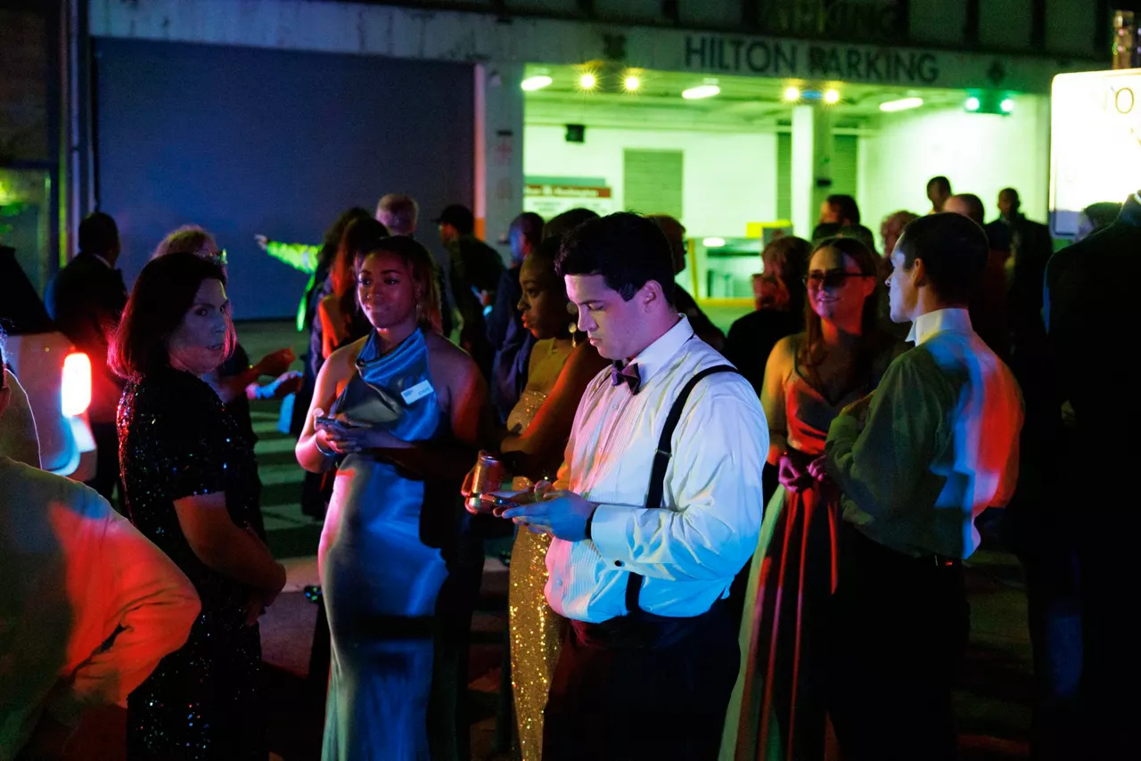 WASHINGTON (United States), 26/04/2026.- Guests outside the Washington Hilton after shots were fired outside the Washington Hilton ballroom hosting the White House Correspondents’ Association in Washington, DC, USA, 25 April 2026. The alleged shooter is in custody. EFE/EPA/WILL OLIVER
