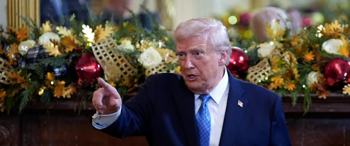 Washington, DC (United States), 17/12/2025.- US President Donald Trump participates in a Hanukkah reception in the East Room at the White House in Washington, DC, USA, 16 December 2025. EFE/EPA/YURI GRIPAS / POOL
